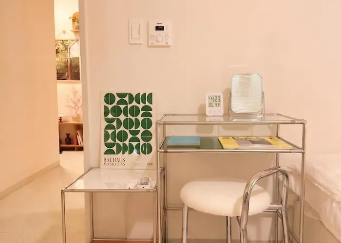 Hosuny Jamsil - Spotless Comfortable - Near Lotte World 롯데월드, Seokchon 석촌호수, Kspodome, Seongsu, Gangnam, Family Friendly, Sleeps 5, 2 Bedrooms, 3 Beds 서울특별시