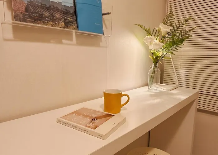 Hosuny Jamsil - Spotless Comfortable - Near Lotte World 롯데월드, Seokchon 석촌호수, Kspodome, Seongsu, Gangnam, Family Friendly, Sleeps 5, 2 Bedrooms, 3 Beds 아파트