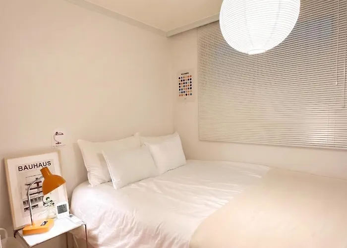 Hosuny Jamsil - Spotless Comfortable - Near Lotte World 롯데월드, Seokchon 석촌호수, Kspodome, Seongsu, Gangnam, Family Friendly, Sleeps 5, 2 Bedrooms, 3 Beds 아파트